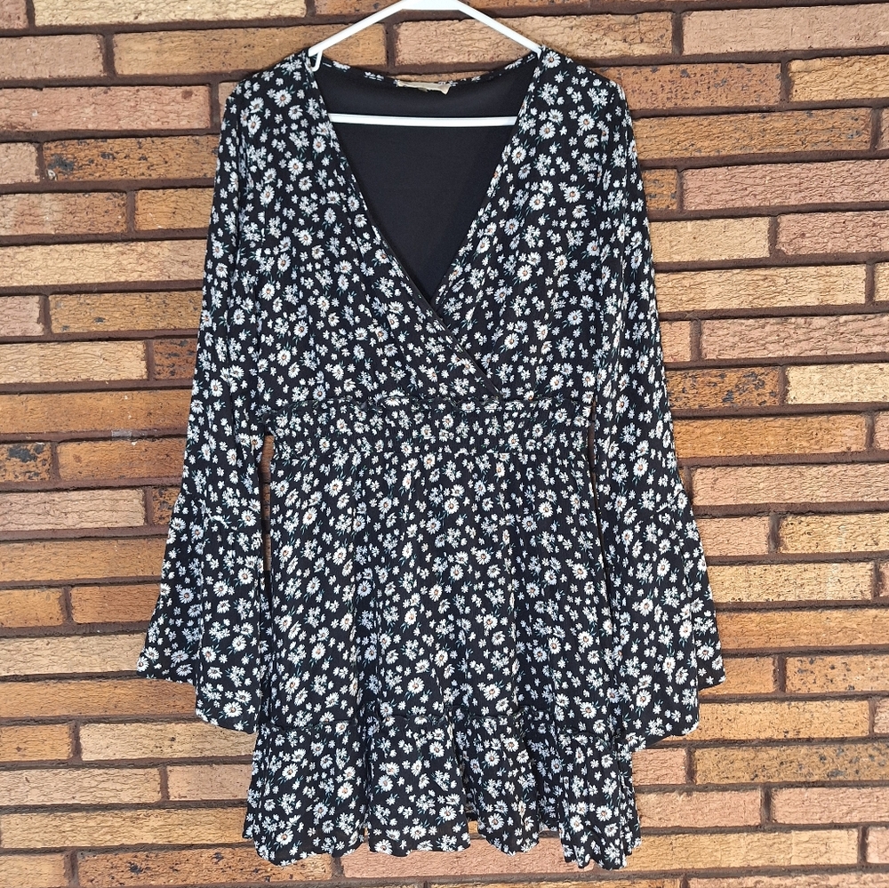 Altar'd State Medium Floral Daisy Black and White Long Sleeve Dress